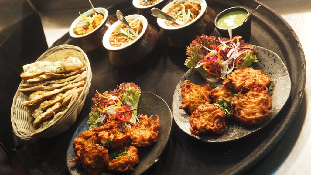 pure vegetarian restaurants in Dubai - Indian Vegetarian food in Dubai - pakoras, chat